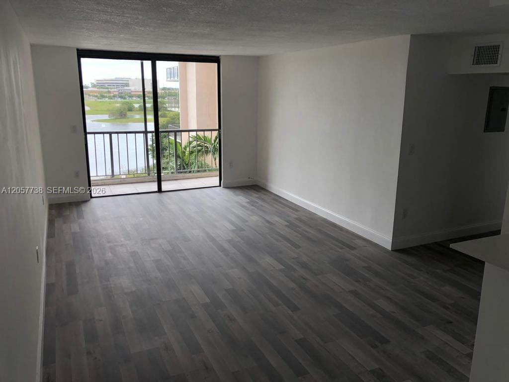 9682 Fontainebleau Blvd # 507, Miami, FL 33172 photo 2