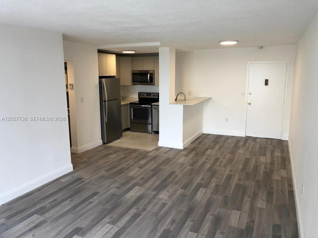 9682 Fontainebleau Blvd # 507, Miami, FL 33172