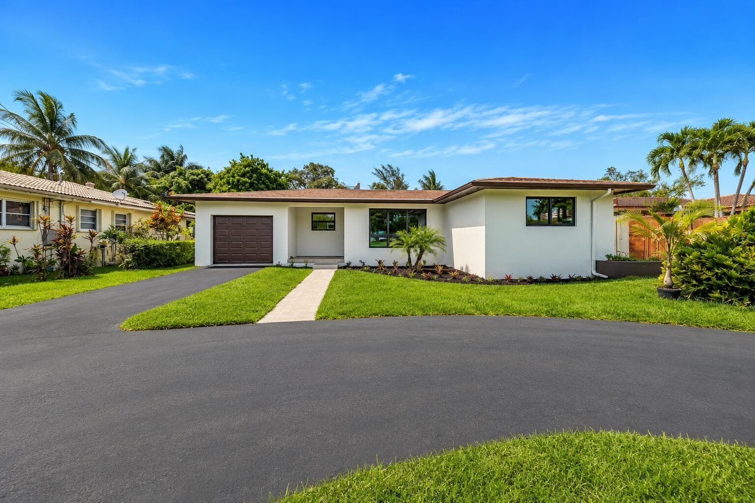 127 Calle Largo Drive, Hollywood FL 33021
