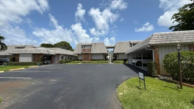 340 Orange Tree Drive # 5, Atlantis FL 33462