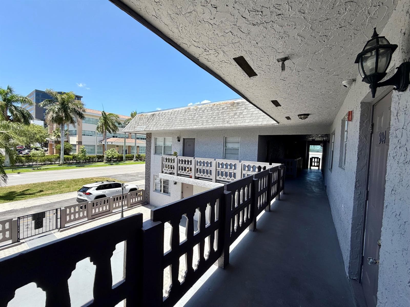 615 NE 10TH Street # 204, Hallandale Beach FL 33009 photo 2