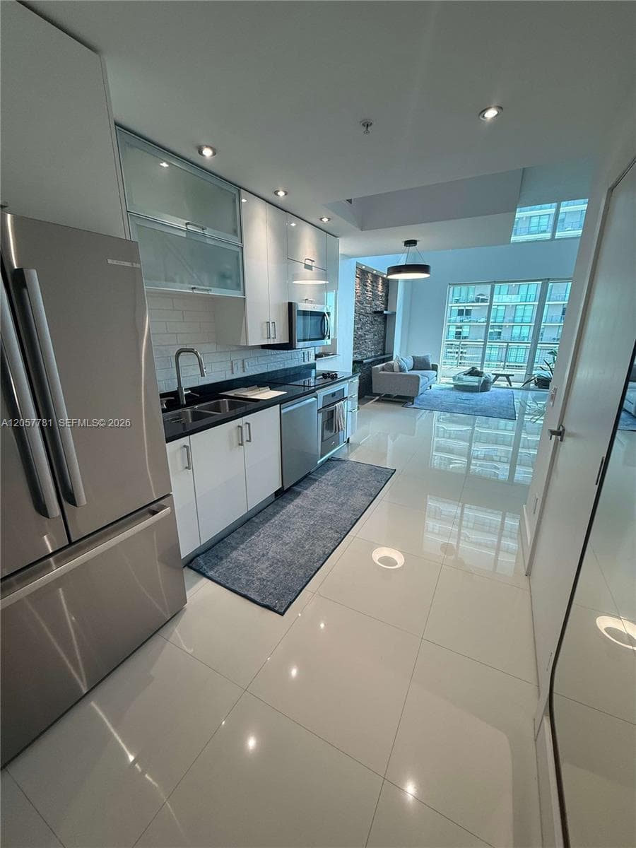 60 SW 13th St # 3808, Miami FL 33130 photo 2