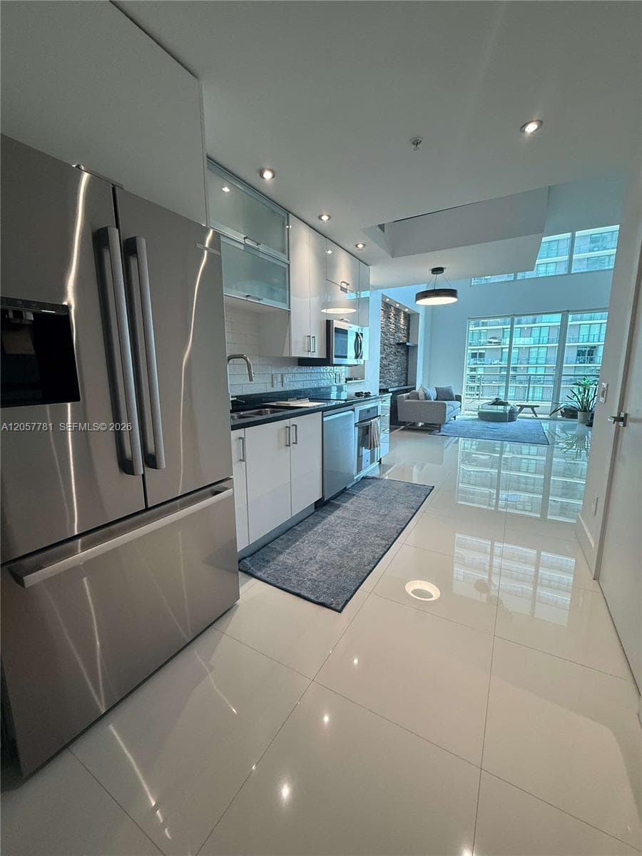 60 SW 13th St # 3808, Miami FL 33130