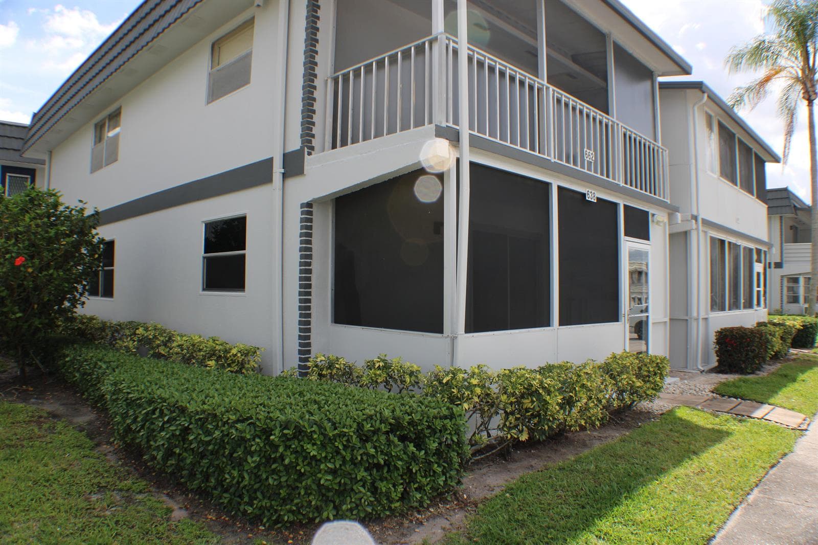 638 Saxony N, Delray Beach FL 33446 photo 4