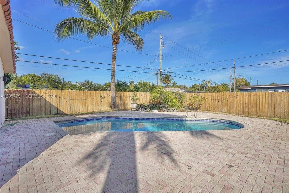 2005 N 36th Ave, Hollywood FL 33021 photo 2