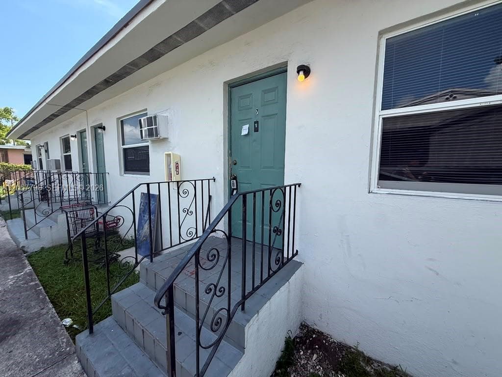 2140 NW 24th St # 2, Miami FL 33142