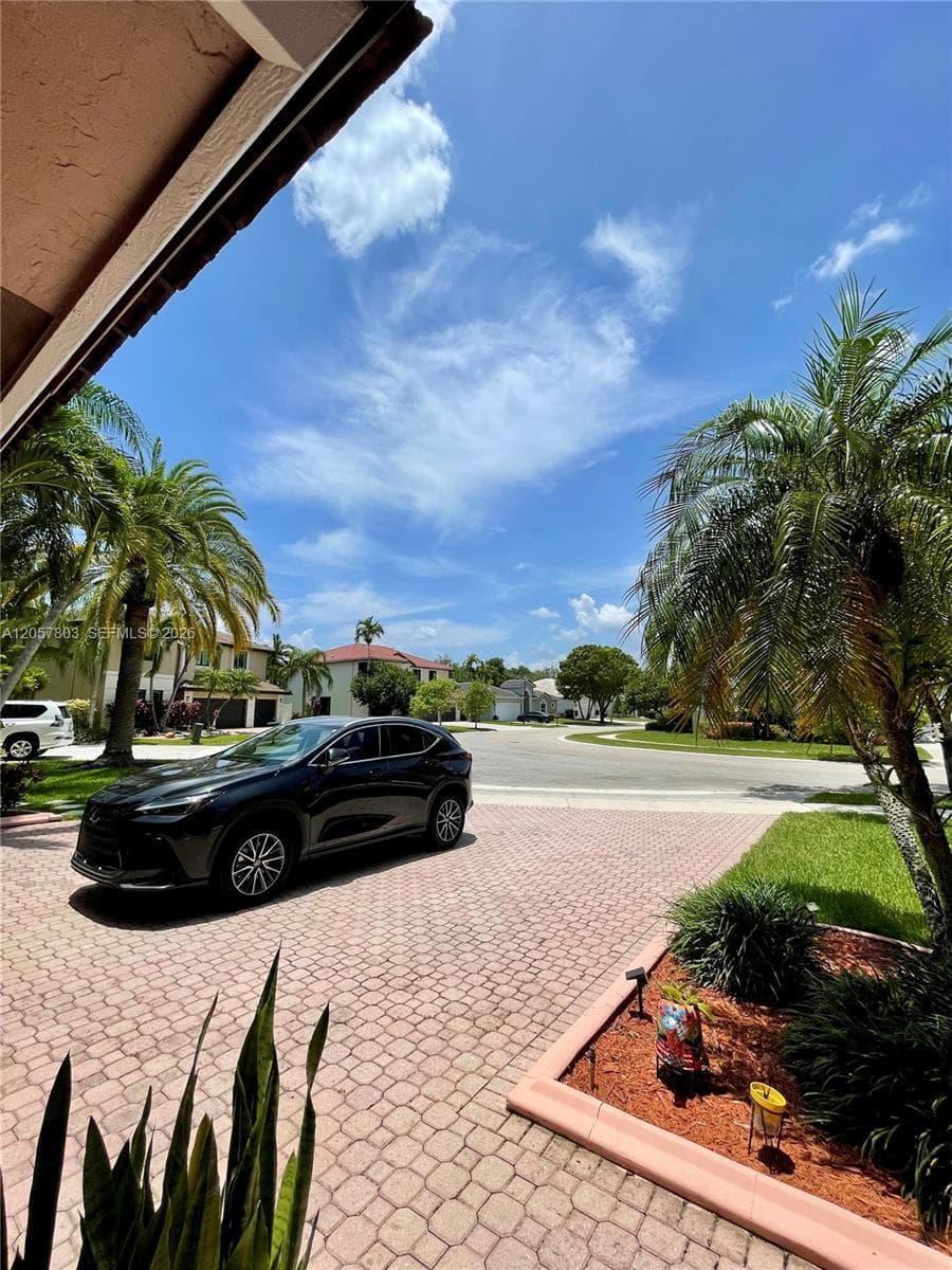 340 SW 167th Ave, Pembroke Pines FL 33027 photo 4