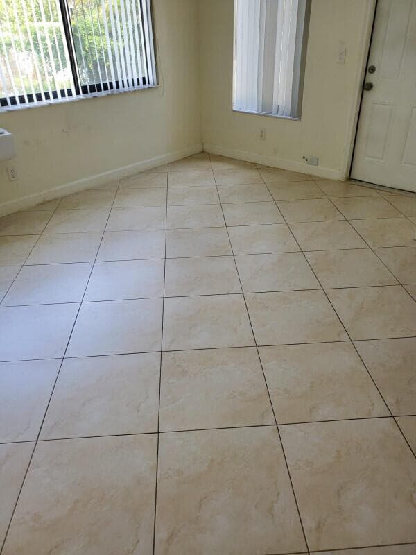 2460 NE 215th Street, Miami FL 33180 photo 4