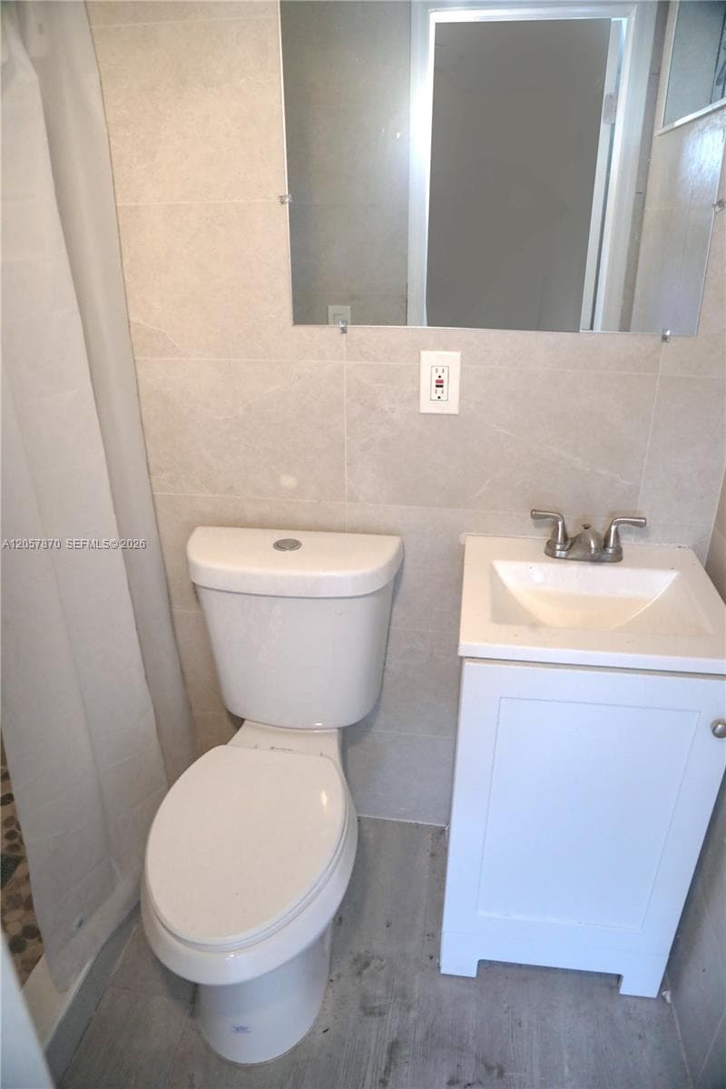 270-272 NW 35th St, Miami FL 33127 photo 4