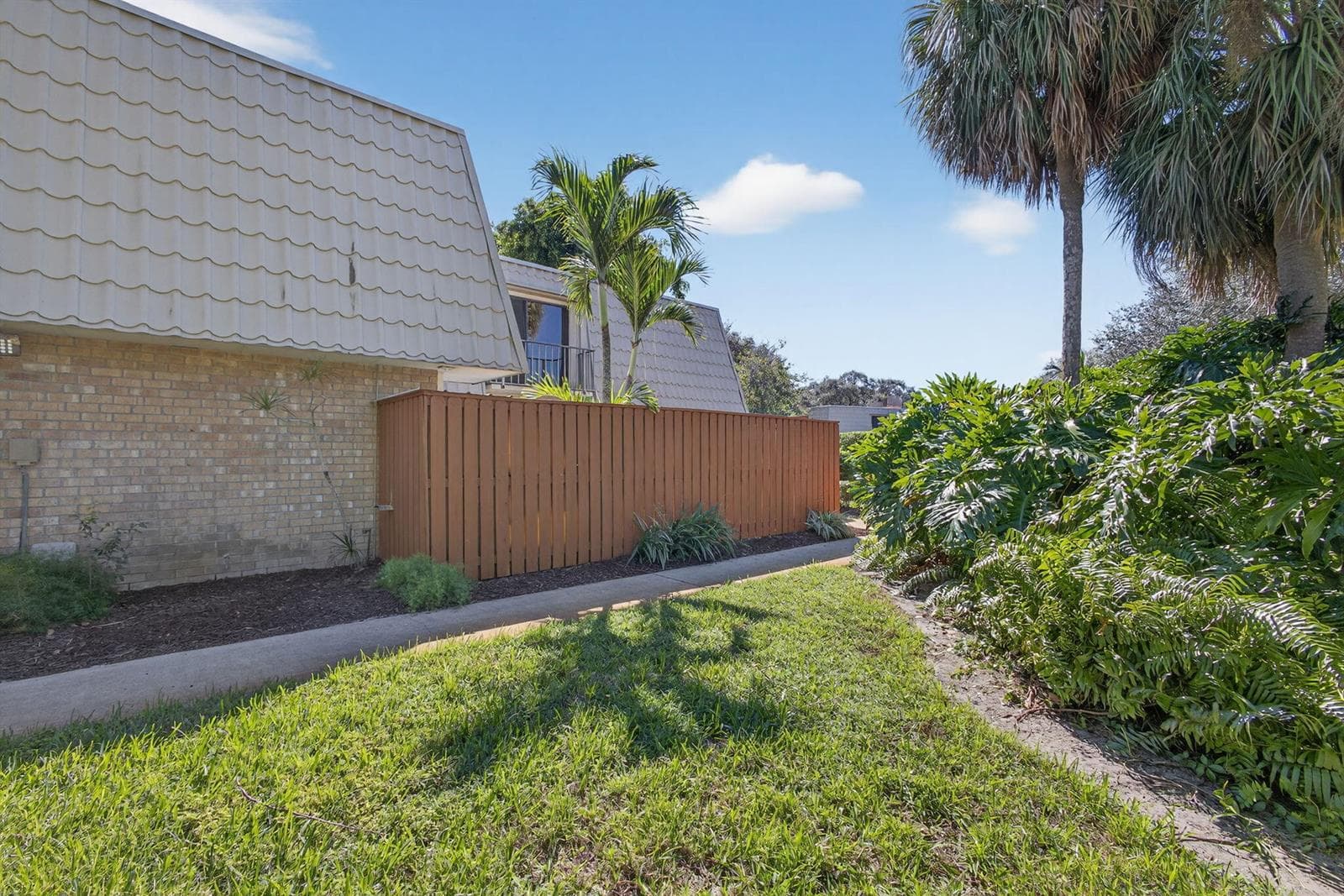 1700 Embassy Drive # 103, West Palm Beach FL 33401 photo 4
