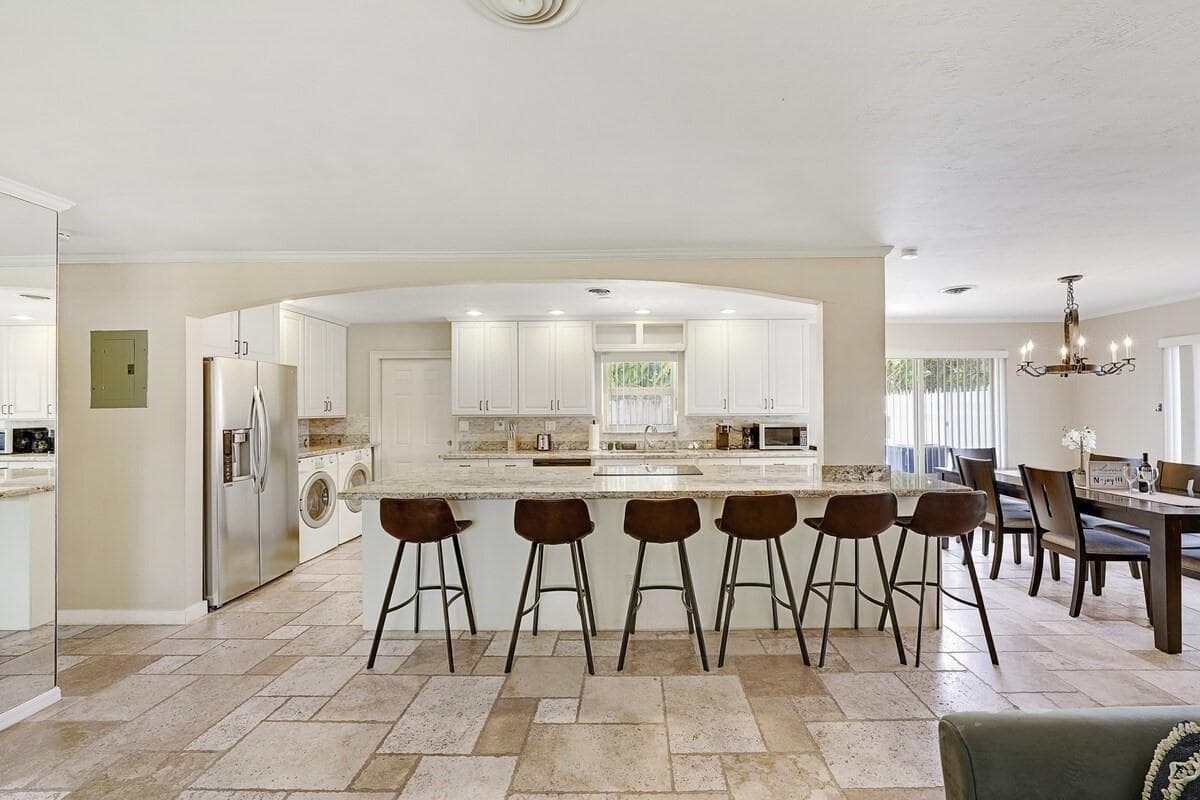 332 NW 26TH Court, Wilton Manors FL 33311 photo 3