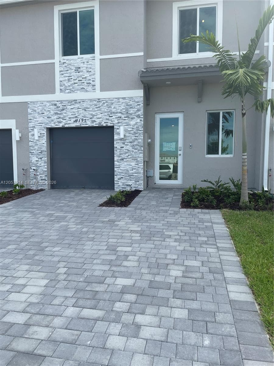 1351 SE 7th Ter, Homestead FL 33034