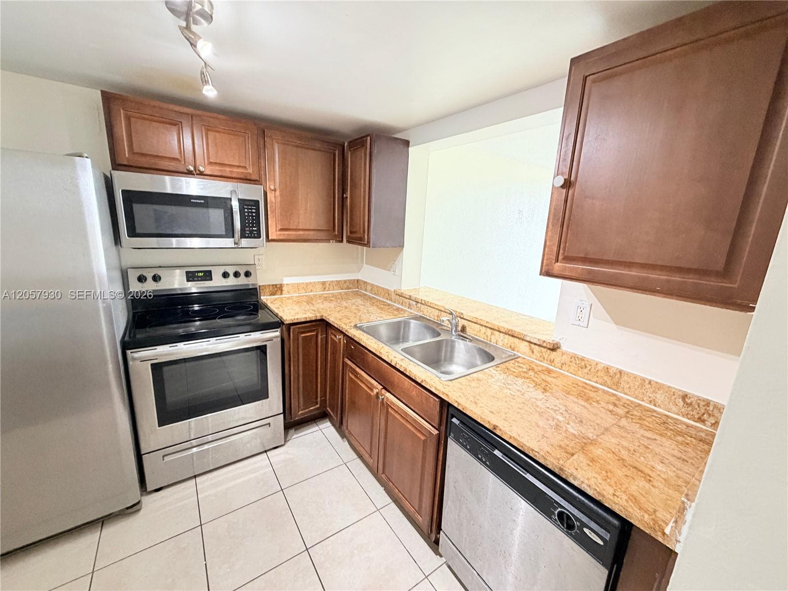 496 NW 165th St Rd # 409, Miami FL 33169 photo 5