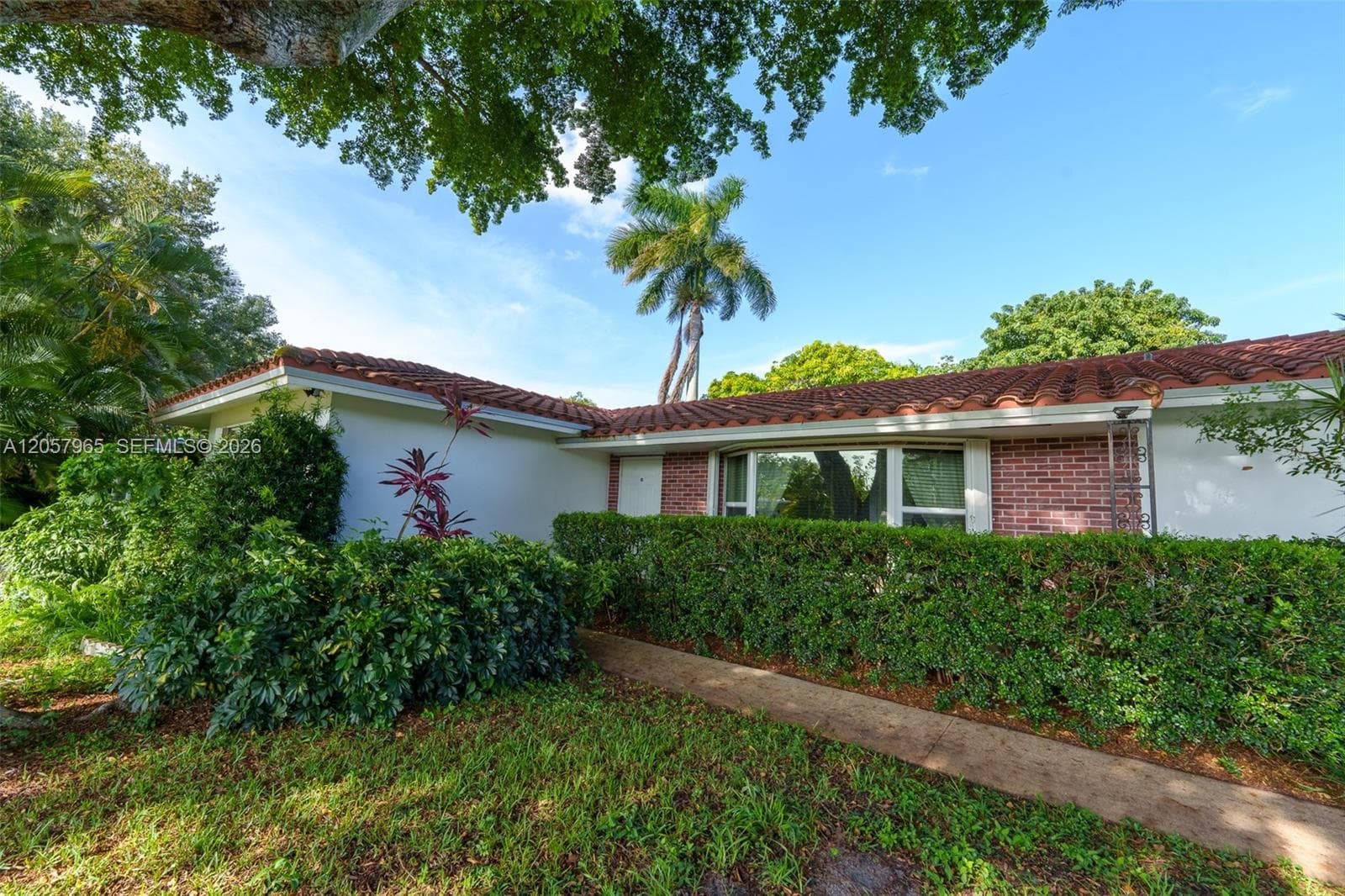 740 Ridgewood Ln, Plantation FL 33317 photo 2