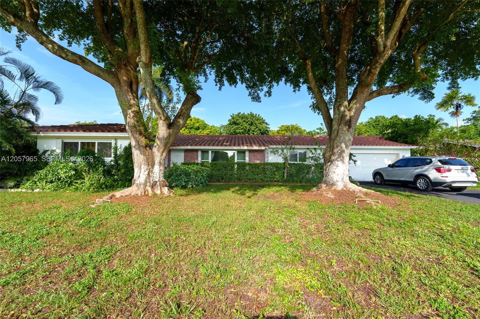 740 Ridgewood Ln, Plantation FL 33317