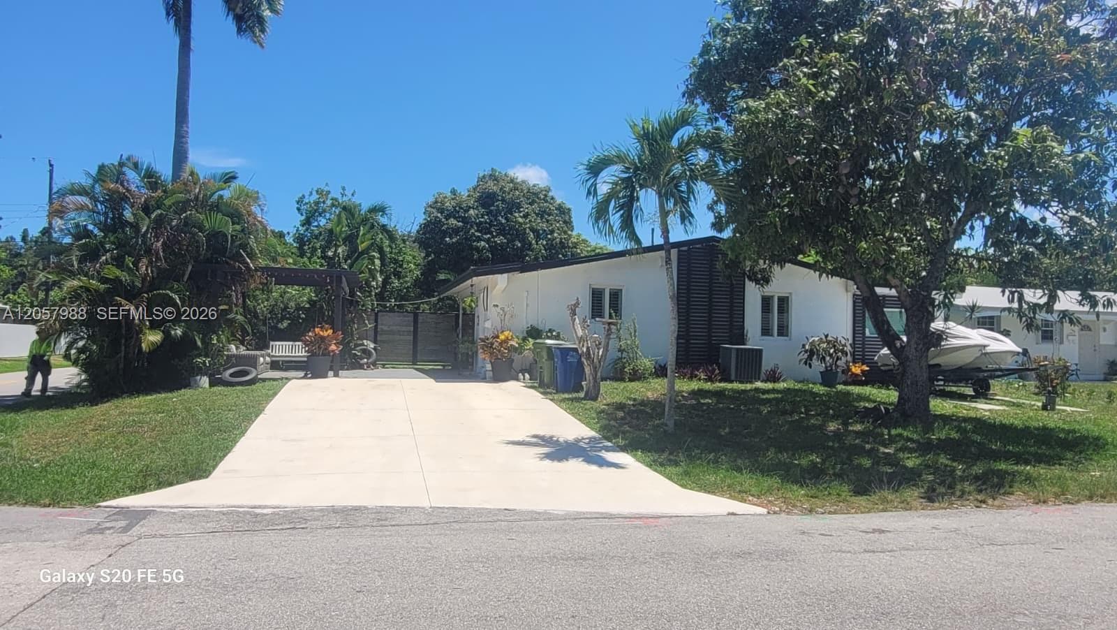 701 SW 4th Ct, Hallandale Beach FL 33009 photo 2