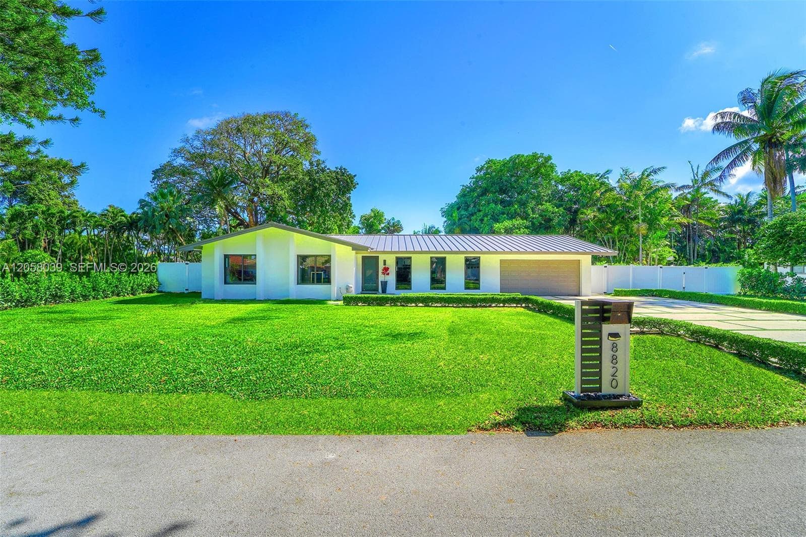 8820 SW 182nd Ter, Palmetto Bay FL 33157 photo 2