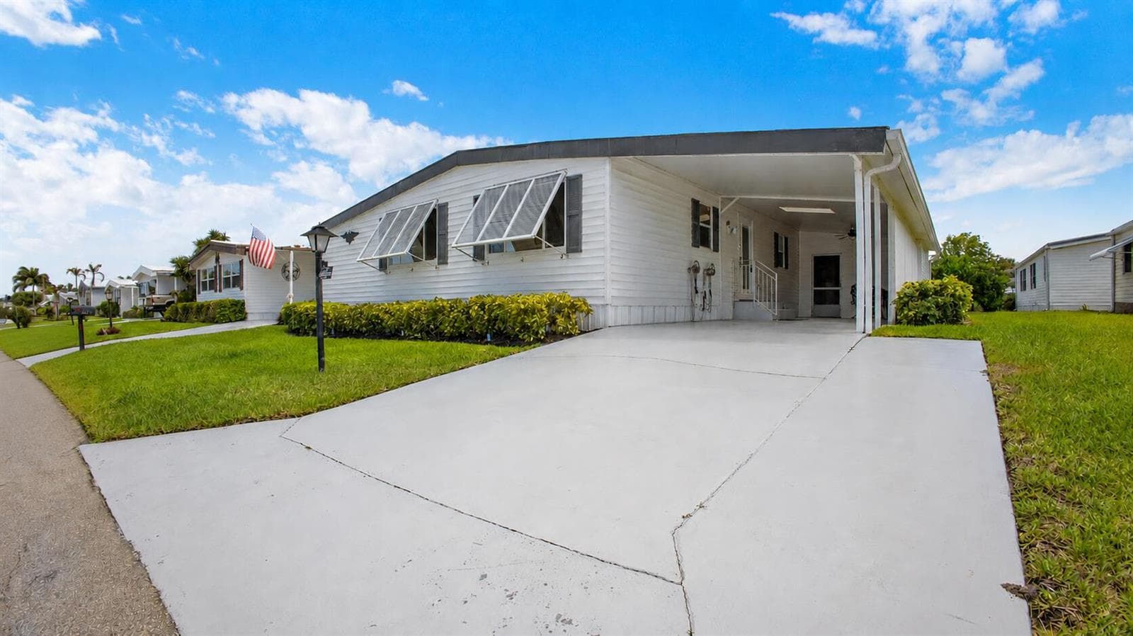 140 NE Pinelake Village Boulevard, Jensen Beach FL 34957 photo 2