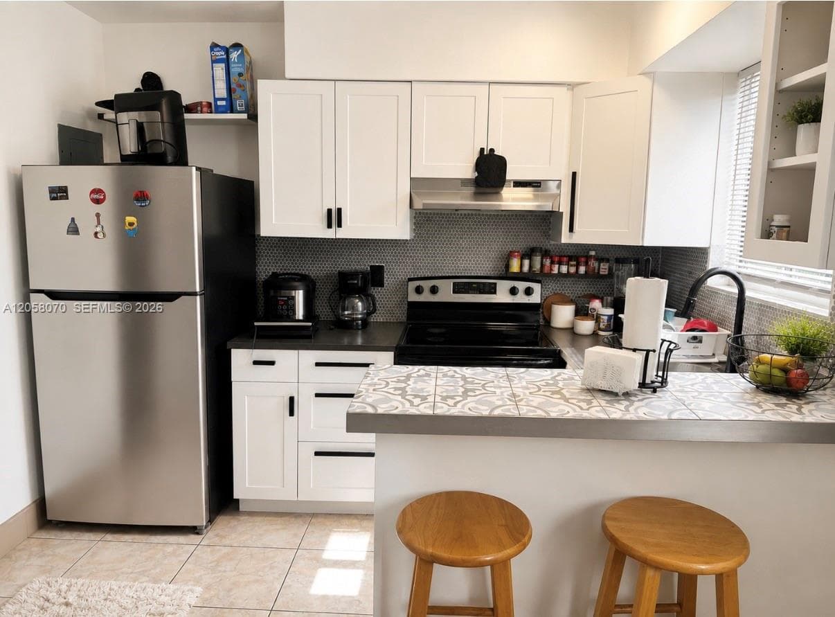 615 NE 7th St # 7, Hallandale Beach FL 33009 photo 2