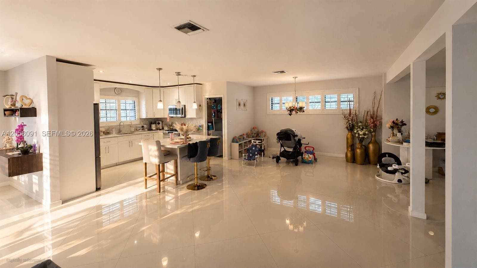 565 NE 179th Dr, North Miami Beach FL 33162 photo 4