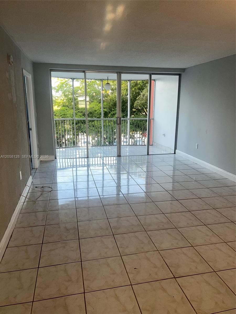 1780 NE 191st St # 410-2, Miami, FL 33179 photo 4