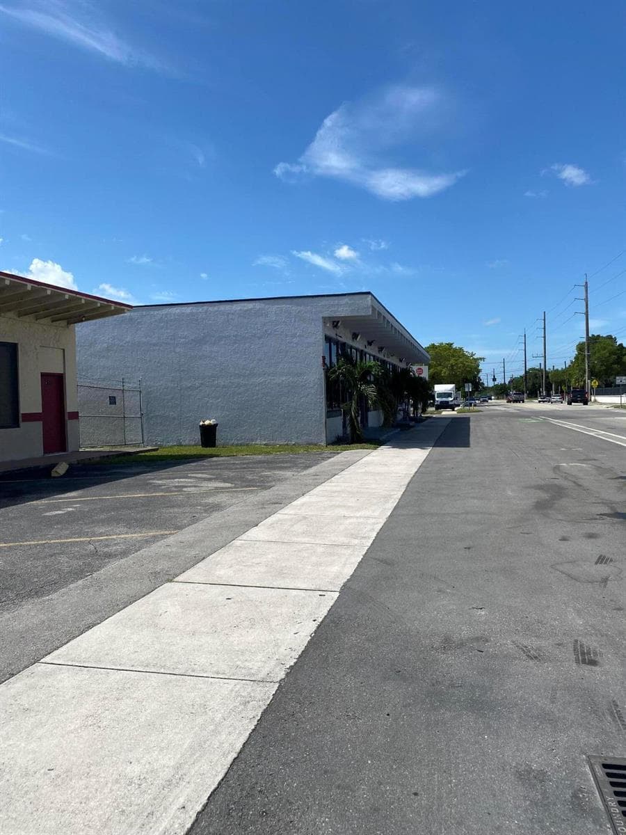 1000 S 56th Avenue, Hollywood FL 33023 photo 4