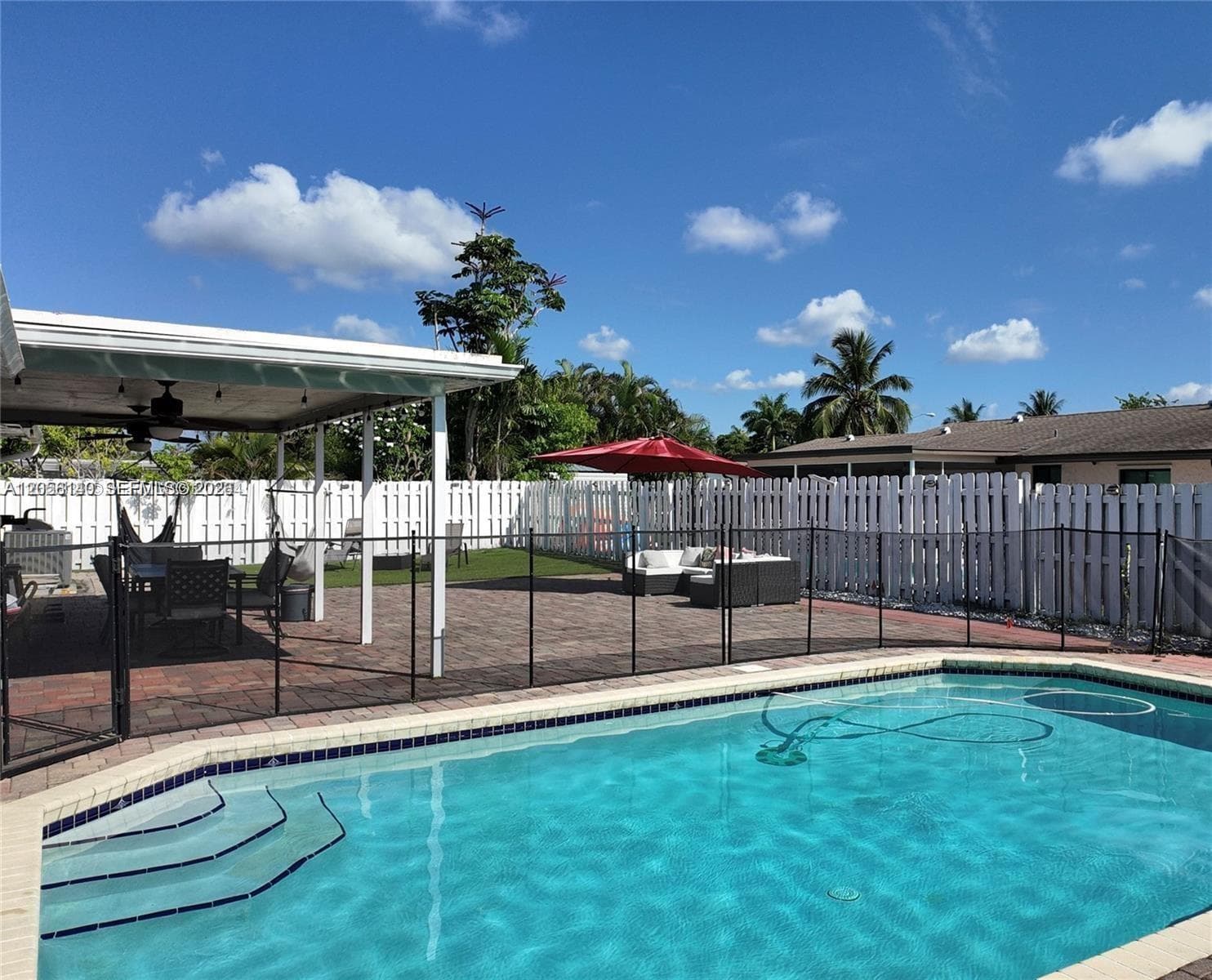 4081 Lake Dr, Coconut Creek FL 33066 photo 2