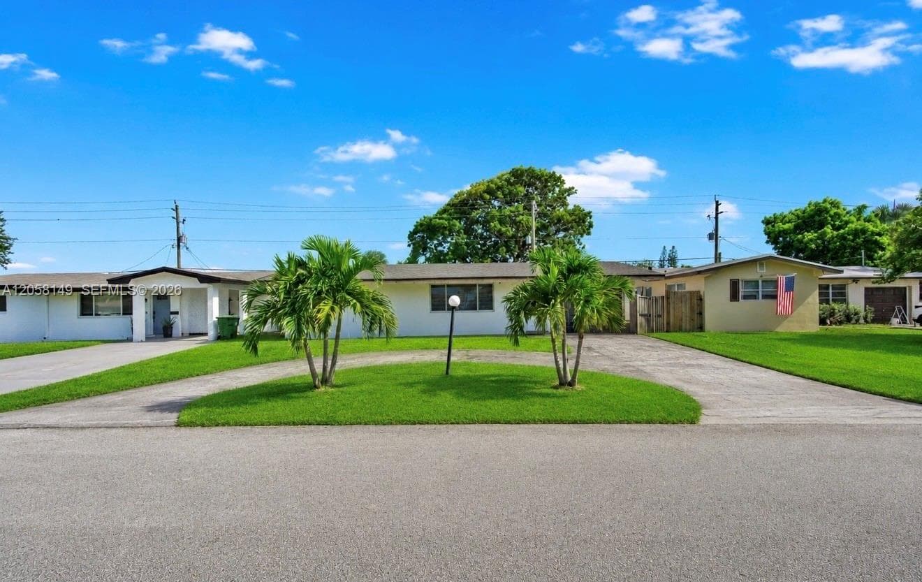 8720 NW 11th St, Pembroke Pines FL 33024 photo 2