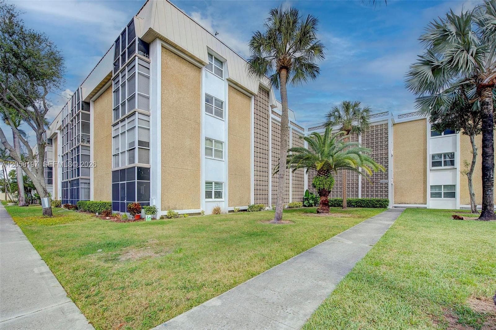 3020 NE 16th Ave # 306, Oakland Park FL 33334 photo 2