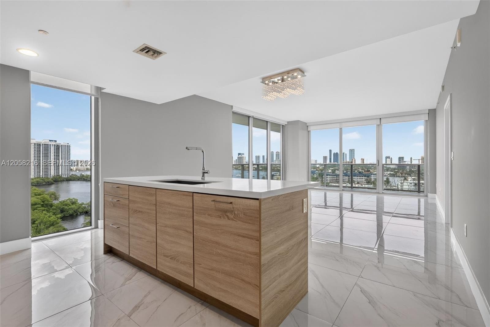 16385 Biscayne Blvd # 1215, North Miami Beach FL 33160 photo 4