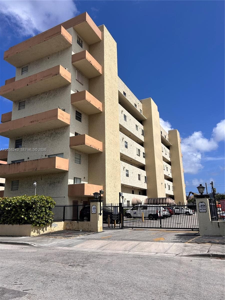 300 NW 42nd Ave # 109, Miami, FL 33126