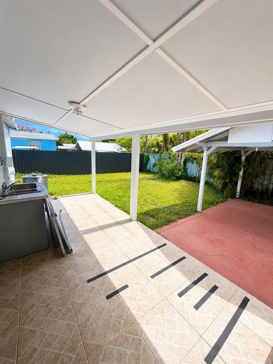 5651 NE 9th Ave, Oakland Park FL 33334 photo 2
