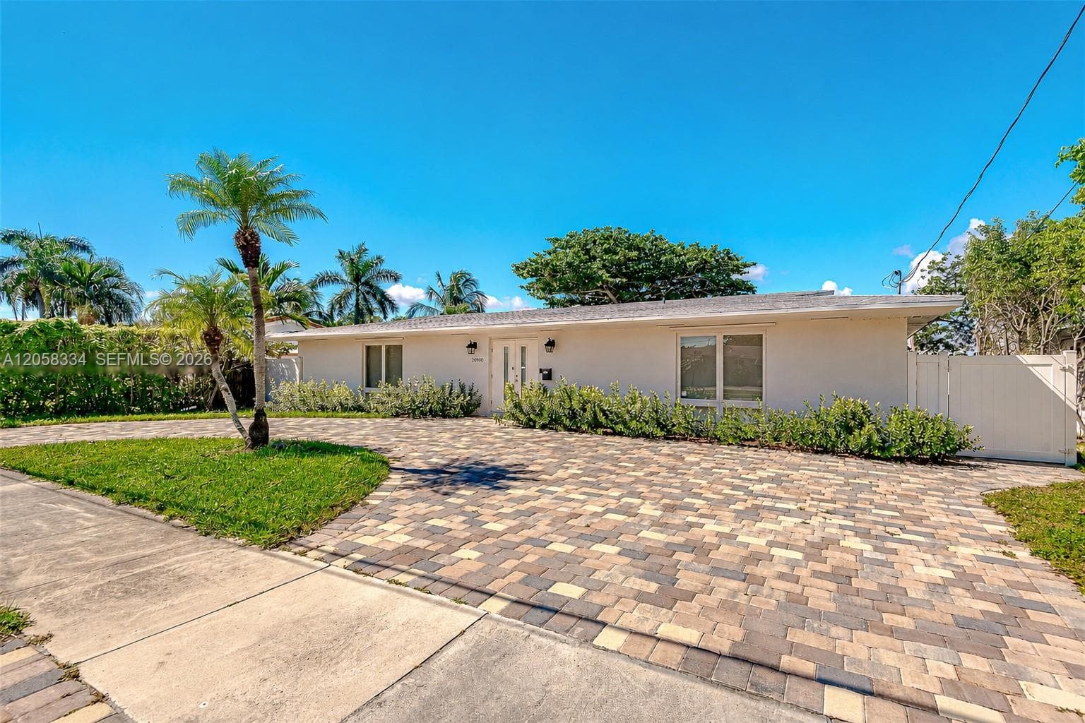 20950 NE 25th Ct, Miami FL 33180 photo 3