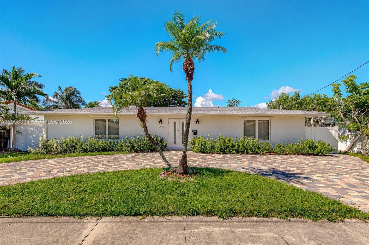 20950 NE 25th Ct, Miami FL 33180 photo 4