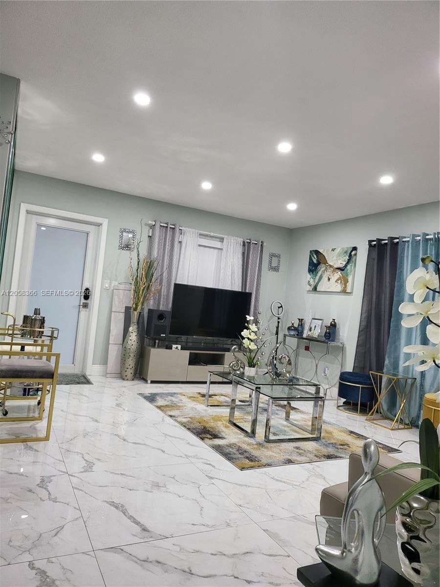 1747 Rodman St # 110, Hollywood FL 33020
