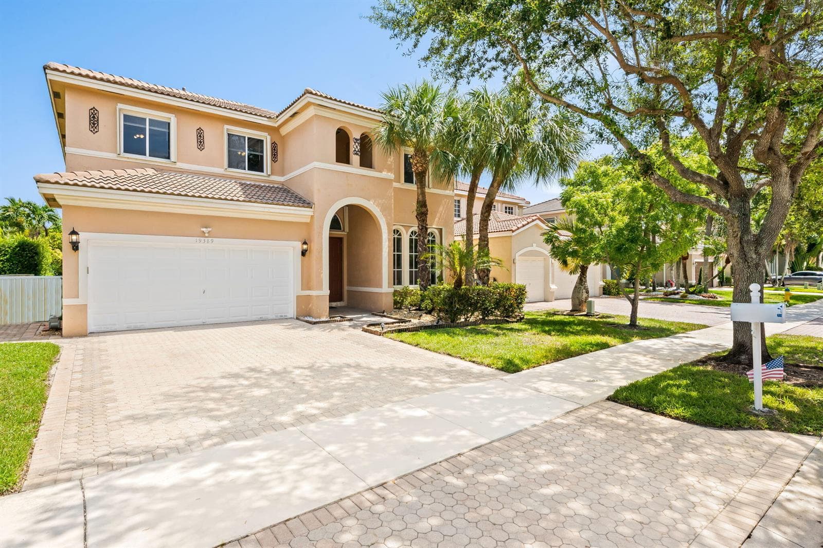 19389 SW 64th Street, Pembroke Pines FL 33332 photo 2