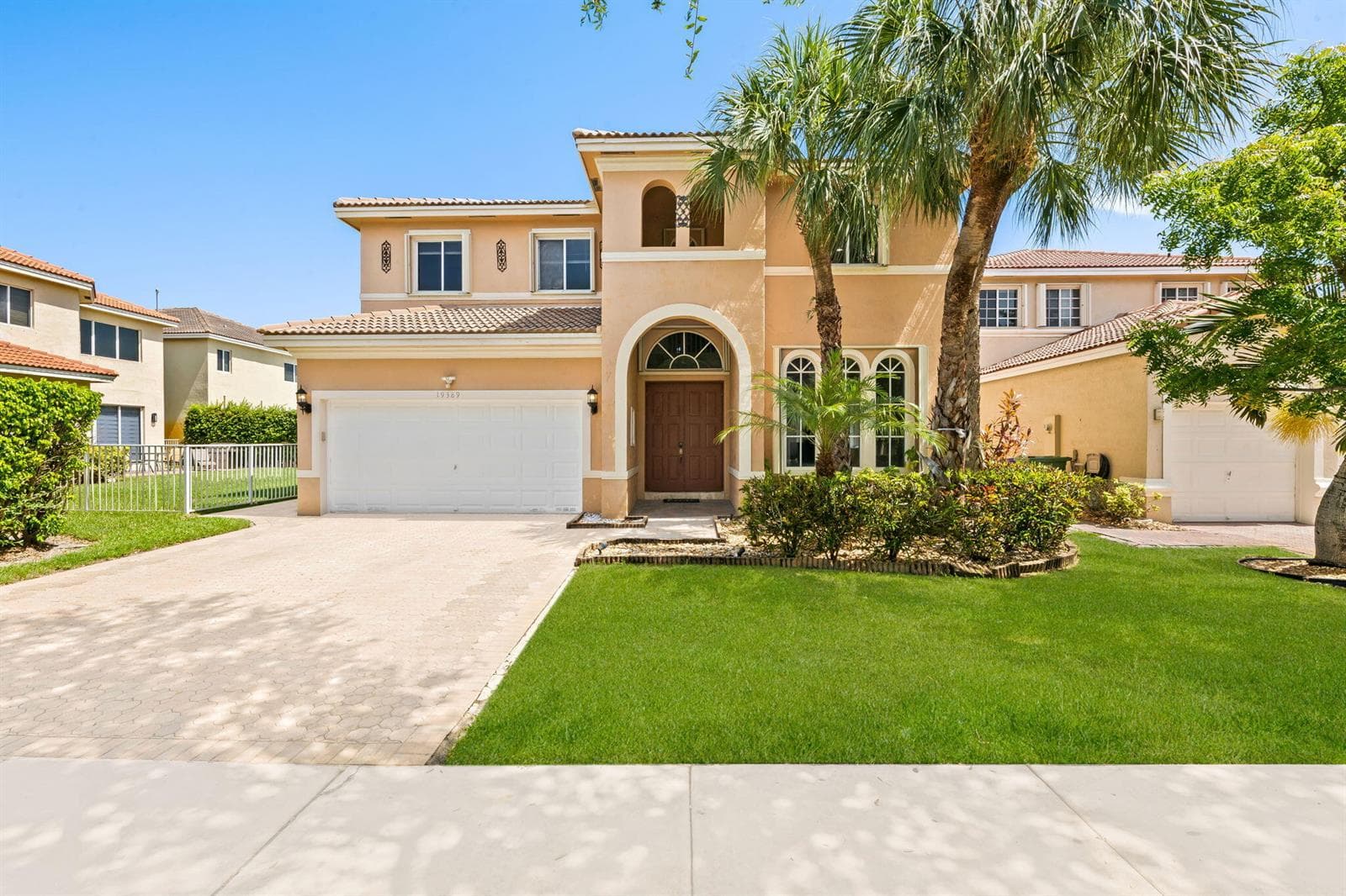 19389 SW 64th Street, Pembroke Pines FL 33332
