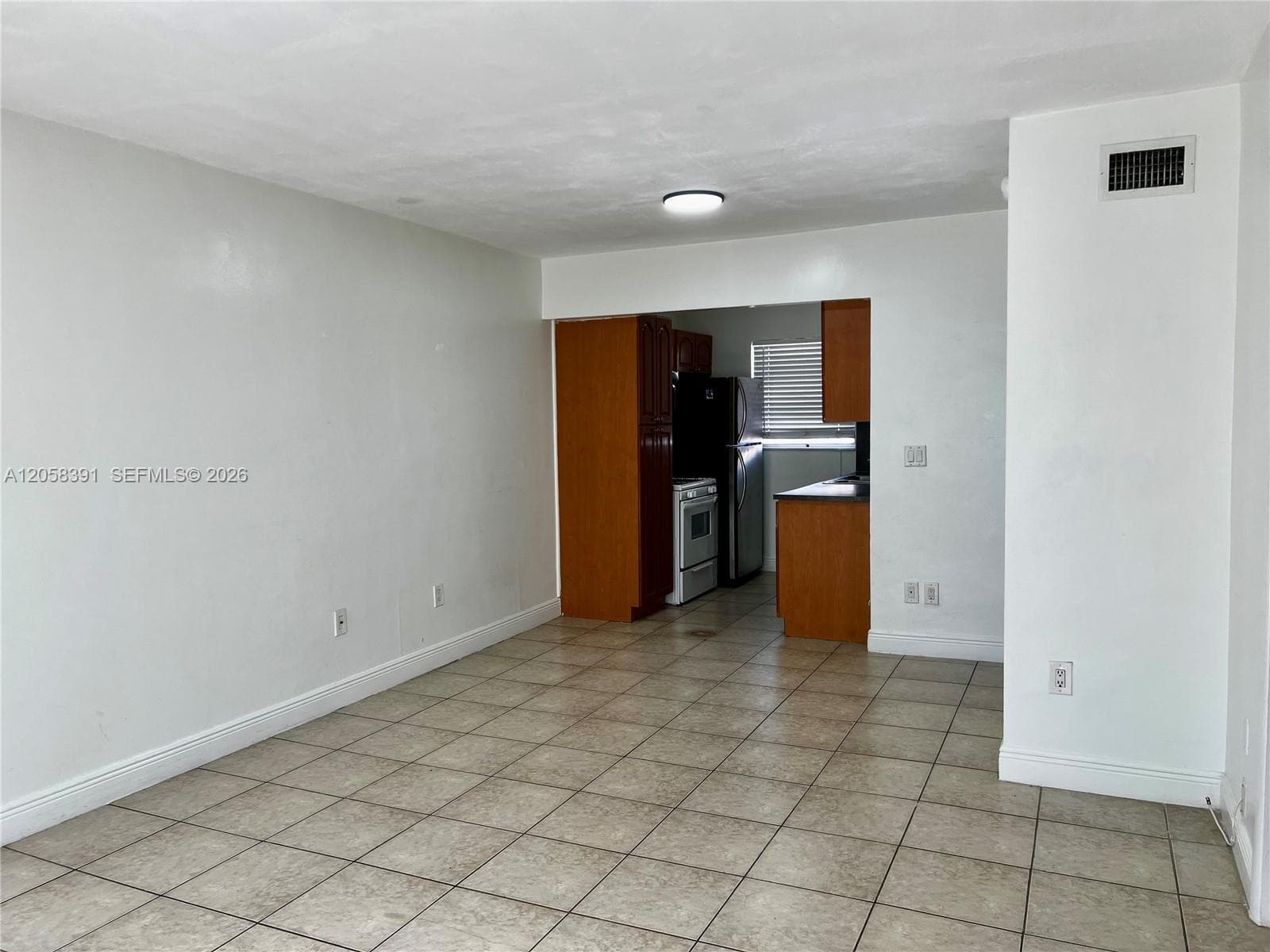 2072 NE 169th St # 8, North Miami Beach FL 33162 photo 2