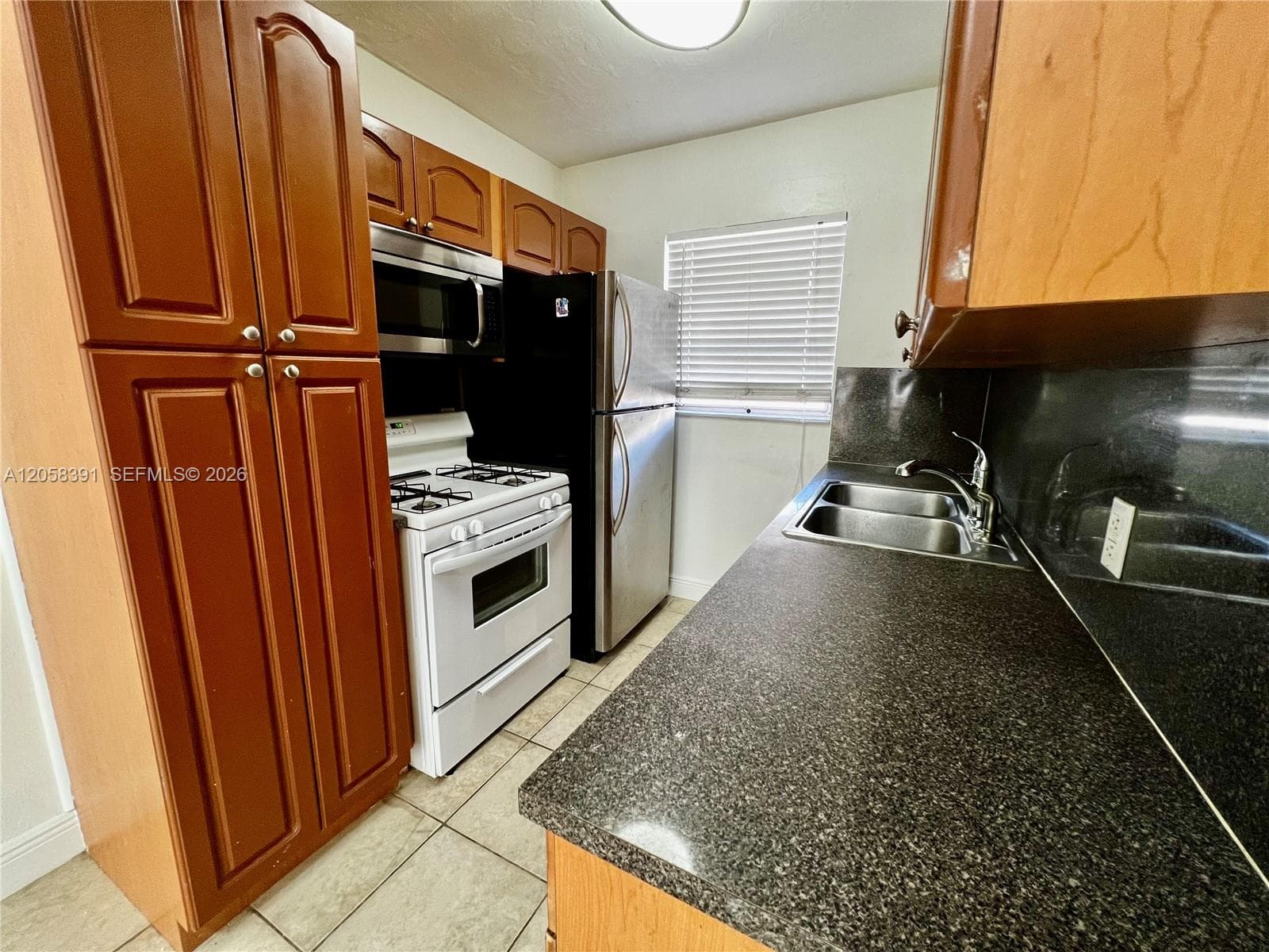 2072 NE 169th St # 8, North Miami Beach FL 33162 photo 3