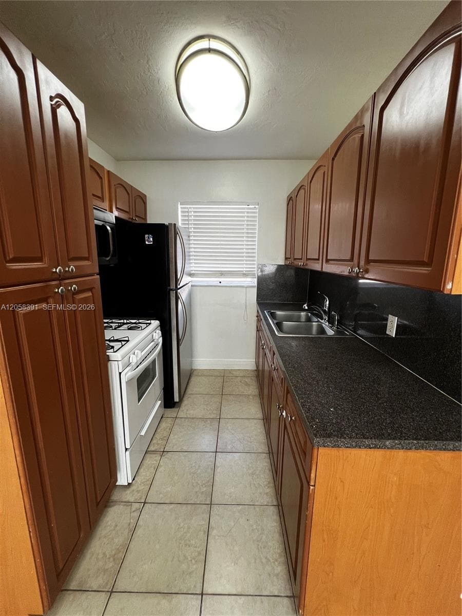 2072 NE 169th St # 8, North Miami Beach FL 33162 photo 5
