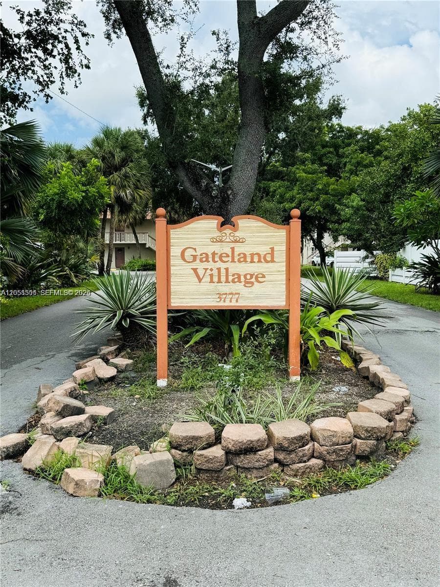 3777 NW 78th Ave # 8E, Davie FL 33024