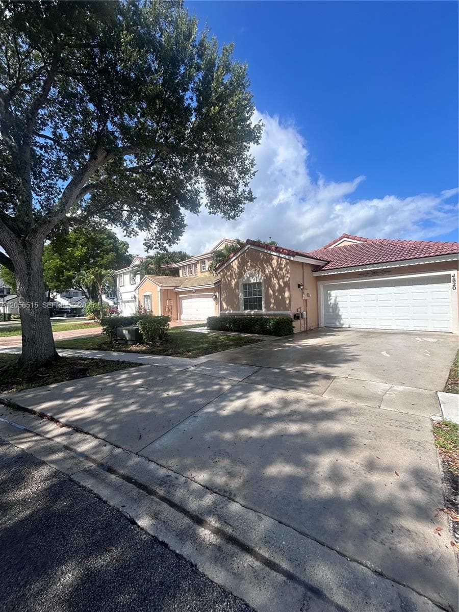 4820 SW 152nd Way, Miramar FL 33027 photo 2