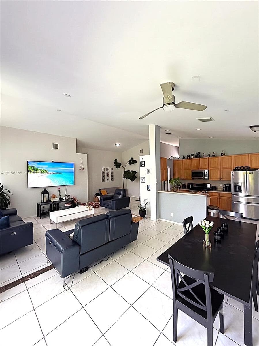 13237 NW 15th Ct, Pembroke Pines FL 33028 photo 4