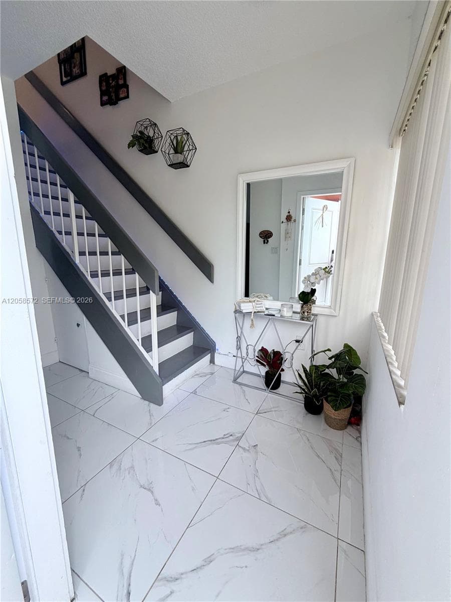 270 NW 71st Ave # 4, Miami FL 33126 photo 2