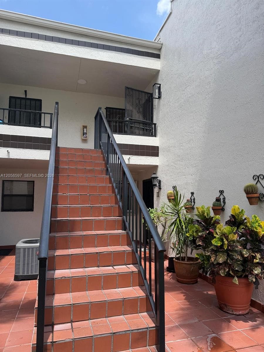 10875 NW 7th St # 23-36, Miami FL 33172 photo 2