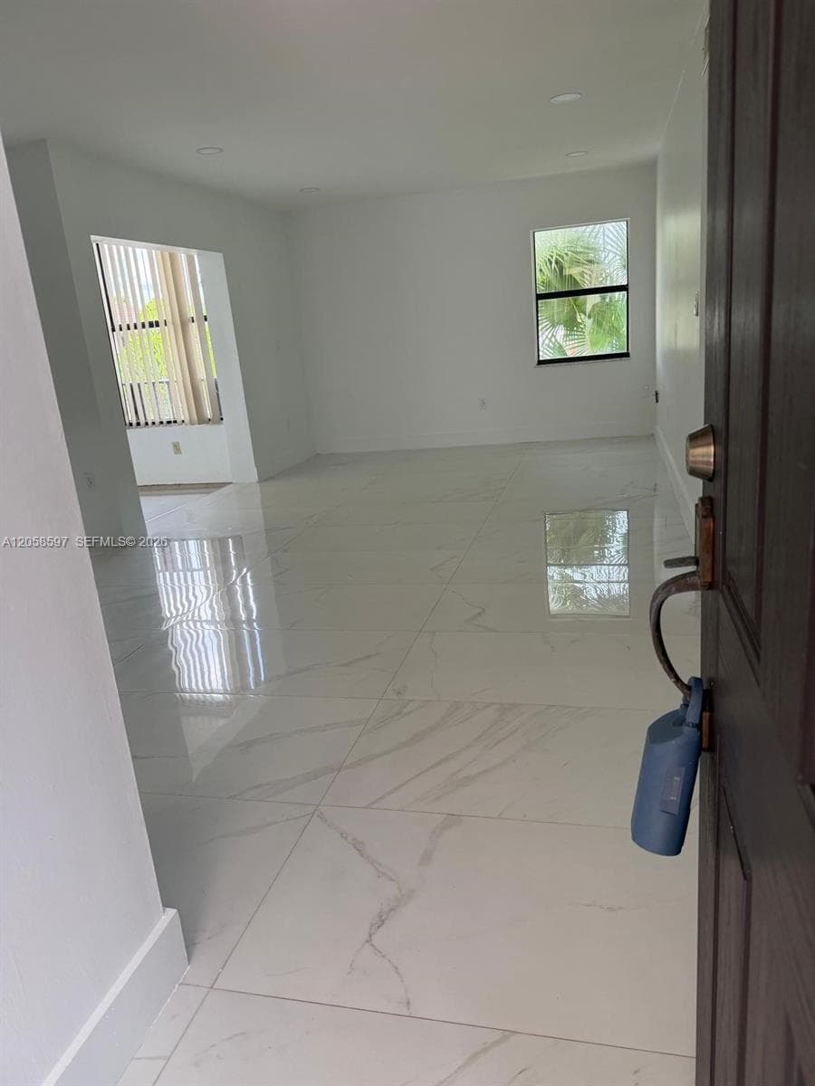 10875 NW 7th St # 23-36, Miami FL 33172 photo 3