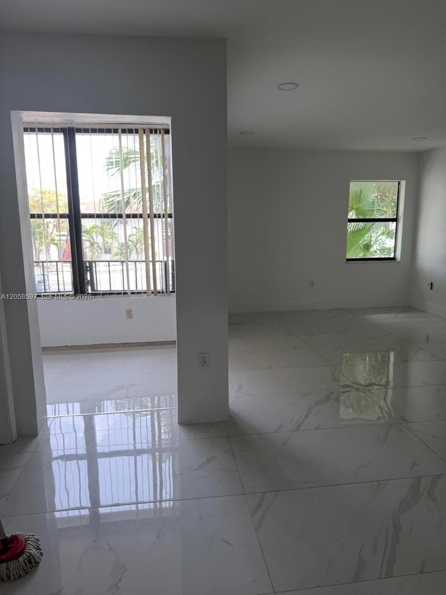 10875 NW 7th St # 23-36, Miami FL 33172 photo 4