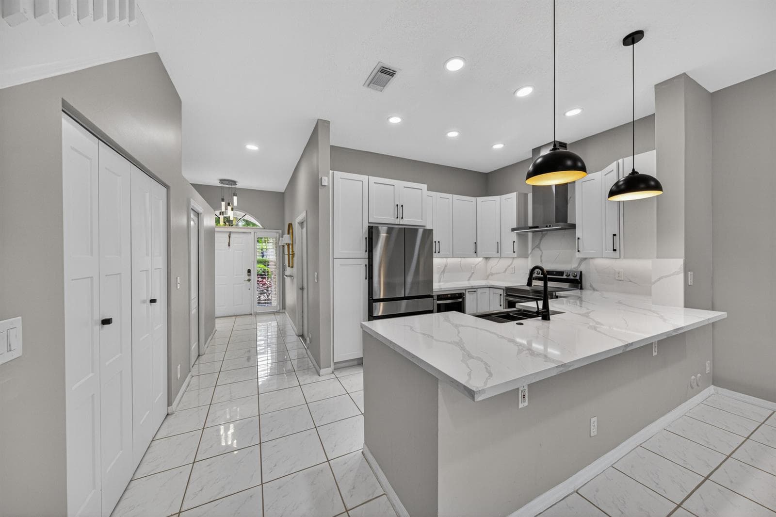 835 NE 17th Way, Fort Lauderdale, FL 33304 photo 2