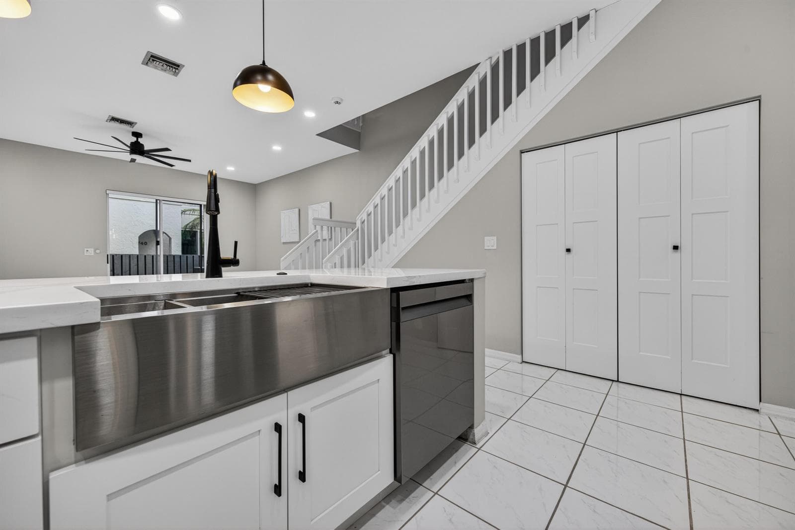 835 NE 17th Way, Fort Lauderdale, FL 33304 photo 5