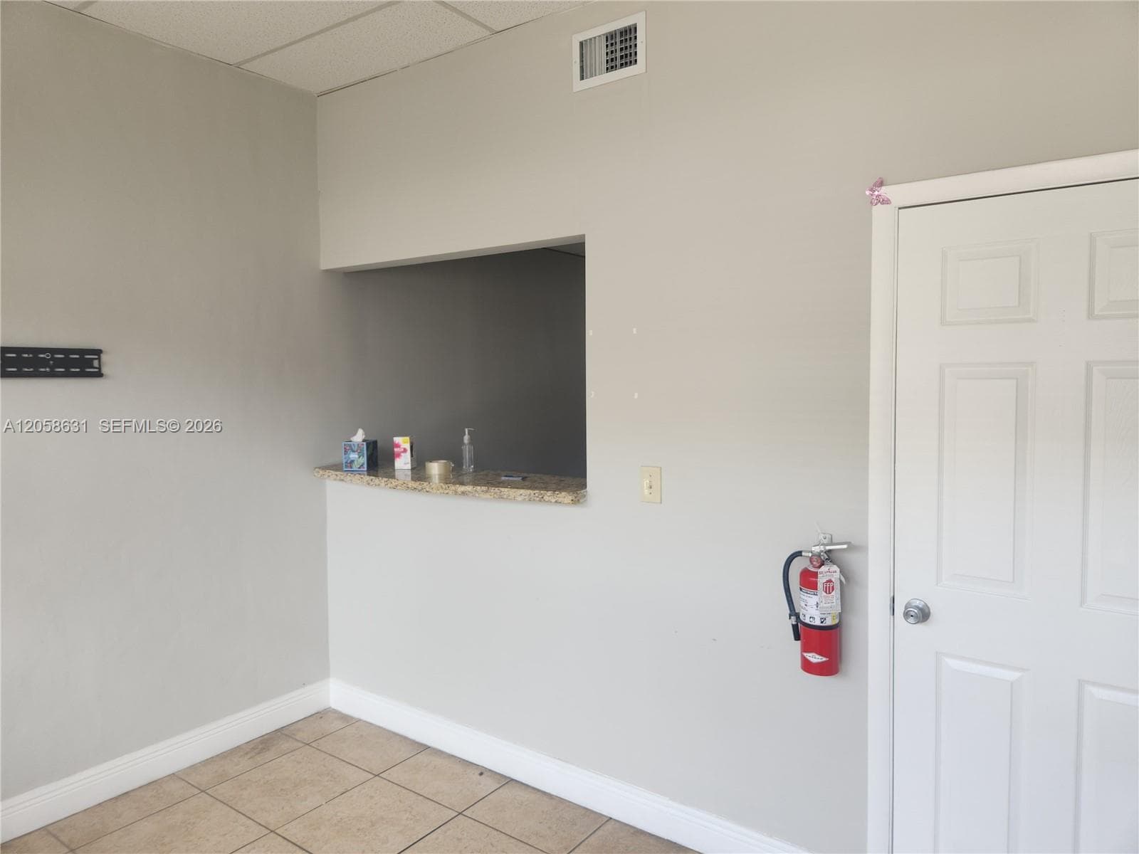 1410 SW 1st St # 1420, Miami FL 33135 photo 4